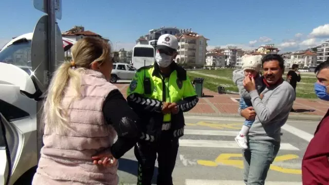 Otomobiller çarpıştı...Deniz bebek, bebe koltuğu sayesinde yara almadan kurtuldu Otomobiller çarpıştı...Deniz bebek, bebe koltuğu sayesinde yara almadan kurtuldu