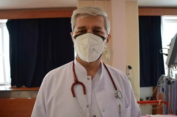 Efraim bebeğin yuttuğu iğne, 15 dakikalık operasyonla yemek borusundan alındı Efraim bebeğin yuttuğu iğne, 15 dakikalık operasyonla yemek borusundan alındı