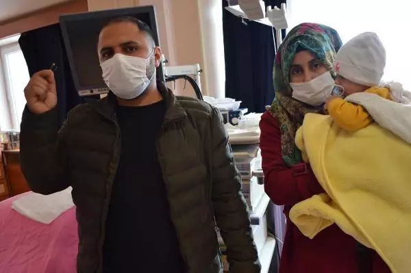 Efraim bebeğin yuttuğu iğne, 15 dakikalık operasyonla yemek borusundan alındı Efraim bebeğin yuttuğu iğne, 15 dakikalık operasyonla yemek borusundan alındı