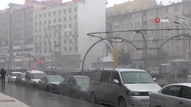 Erzurum'da şiddetli kar yağışı etkili oluyor Erzurum'da şiddetli kar yağışı etkili oluyor