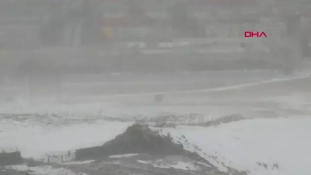 ERZURUM Tendürek Dağı'nda tipi; TIR sürücüleri yolda kaldı