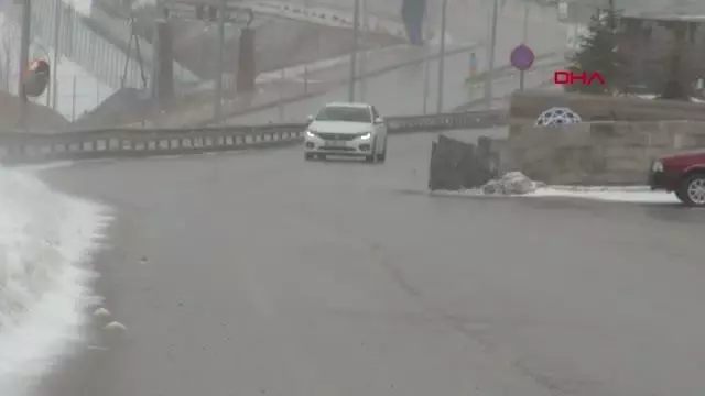 ERZURUM Tendürek Dağı'nda tipi; TIR sürücüleri yolda kaldı