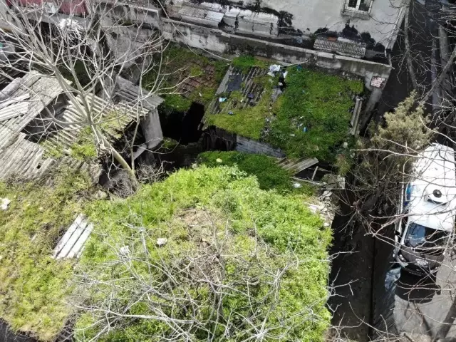 Fatih'te 476 yıllık medrese harabeye döndü