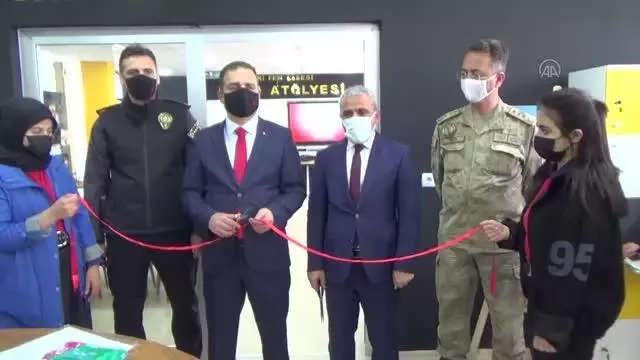 Hakkari Valisi Akbıyık: 'İlimizde her alanda olduğu gibi eğitimde de değişim ve dönüşüm yaşandı' Hakkari Valisi Akbıyık: 'İlimizde her alanda olduğu gibi eğitimde de değişim ve dönüşüm yaşandı'
