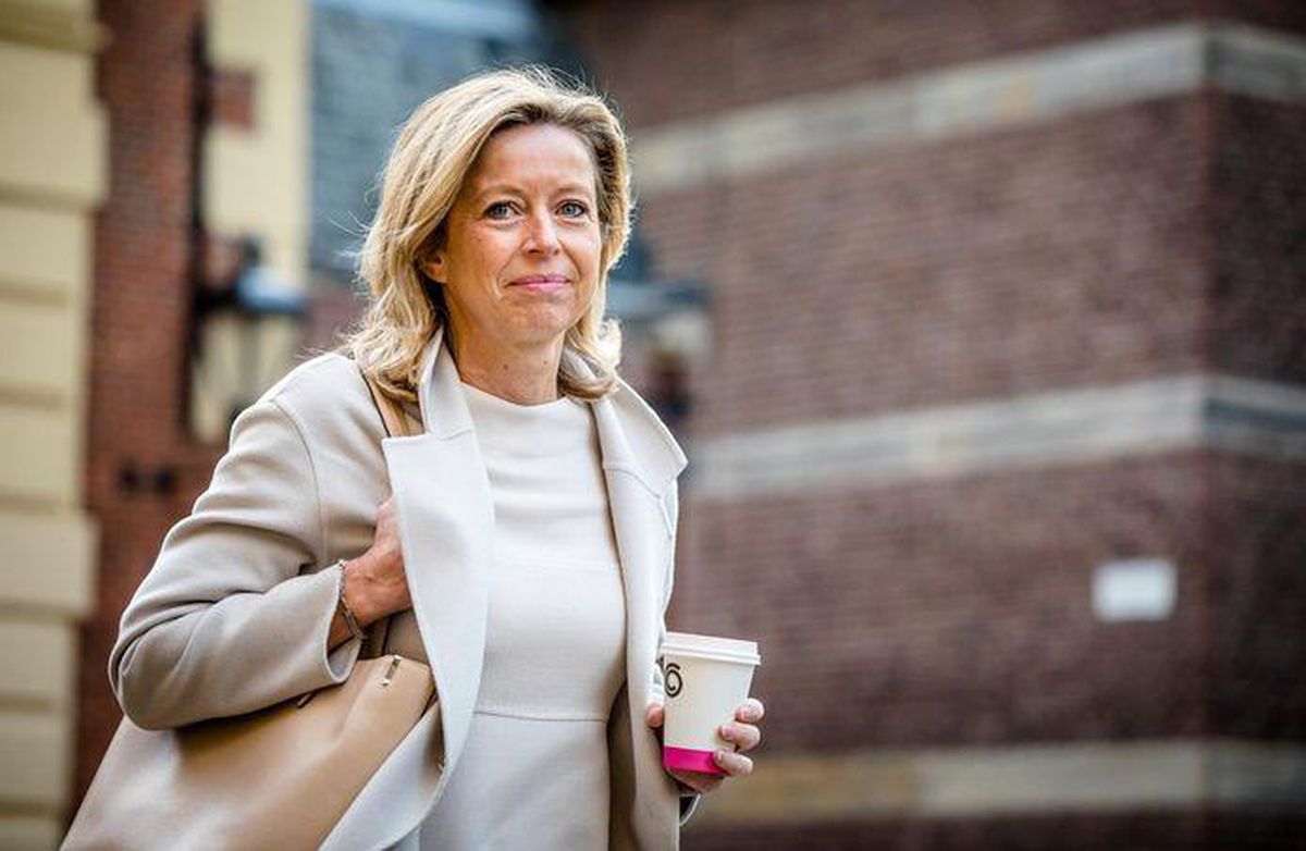 Hükümeti kurmakla görevli Hollanda İçişleri Bakanı, gizli bilgileri basına sızdırdı