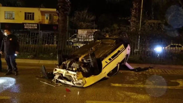 İki otomobile çarpan araç takla attı: 1 yaralı İki otomobile çarpan araç takla attı: 1 yaralı