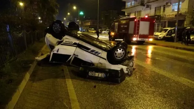 İki otomobile çarpan araç takla attı: 1 yaralı İki otomobile çarpan araç takla attı: 1 yaralı