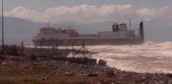 İskenderun Körfezi'nde 8 yıldır demirli bulunan hacizli gemi, fırtına nedeniyle karaya oturdu (2)