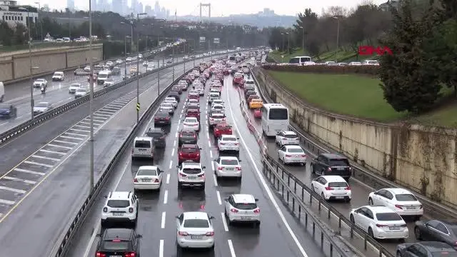 İSTANBUL'DA KAR NEDENİYLE TRAFİK YOĞUNLUĞU 2- İSTANBUL'DA KAR NEDENİYLE TRAFİK YOĞUNLUĞU 2-