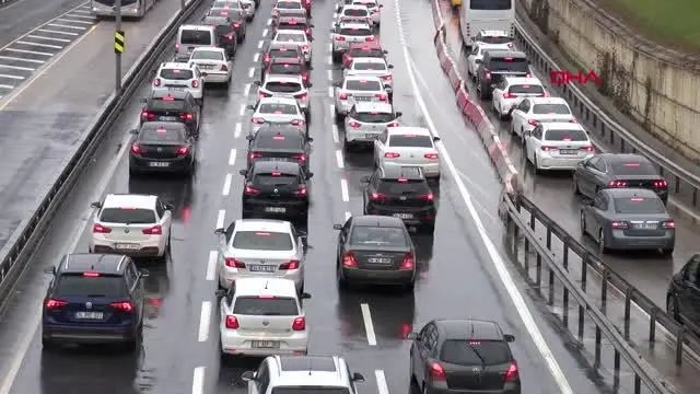 İSTANBUL'DA KAR NEDENİYLE TRAFİK YOĞUNLUĞU 2- İSTANBUL'DA KAR NEDENİYLE TRAFİK YOĞUNLUĞU 2-