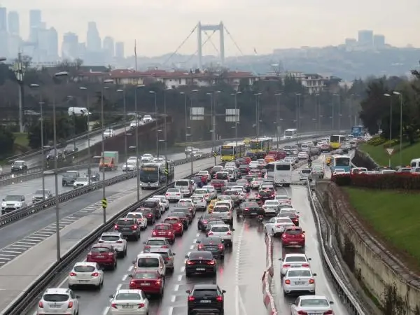 İSTANBUL'DA KAR NEDENİYLE TRAFİK YOĞUNLUĞU 2- İSTANBUL'DA KAR NEDENİYLE TRAFİK YOĞUNLUĞU 2-