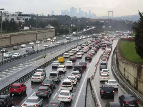 İSTANBUL'DA KAR NEDENİYLE TRAFİK YOĞUNLUĞU 2- İSTANBUL'DA KAR NEDENİYLE TRAFİK YOĞUNLUĞU 2-