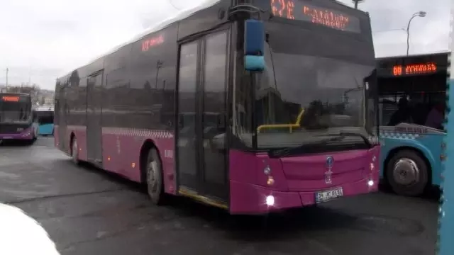 İstanbul'da otobüs şoförü yolcunun üzerine yürüdü, o anlar kamerada İstanbul'da otobüs şoförü yolcunun üzerine yürüdü, o anlar kamerada