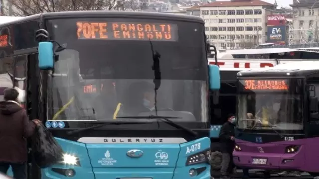 İstanbul'da otobüs şoförü yolcunun üzerine yürüdü, o anlar kamerada İstanbul'da otobüs şoförü yolcunun üzerine yürüdü, o anlar kamerada