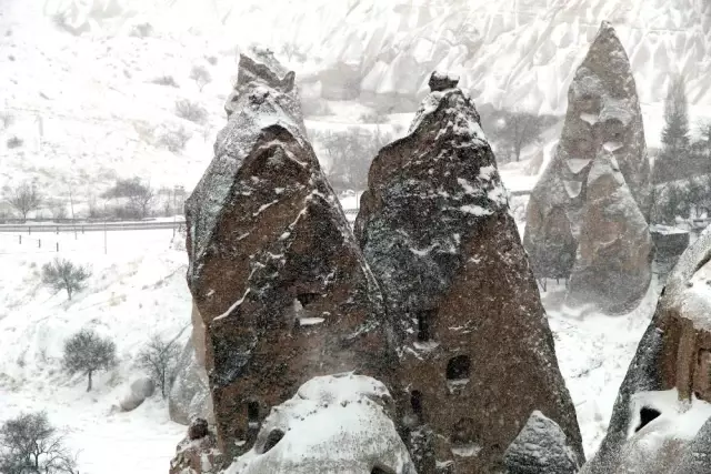 Kapadokya bahar ayında beyaza büründü Kapadokya bahar ayında beyaza büründü