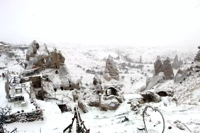 Kapadokya bahar ayında beyaza büründü Kapadokya bahar ayında beyaza büründü