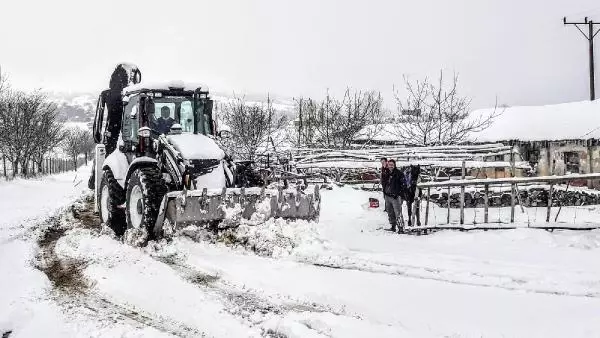TRABZON Karadeniz'de kar nedeniyle 71 köy yolu kapandı TRABZON Karadeniz'de kar nedeniyle 71 köy yolu kapandı