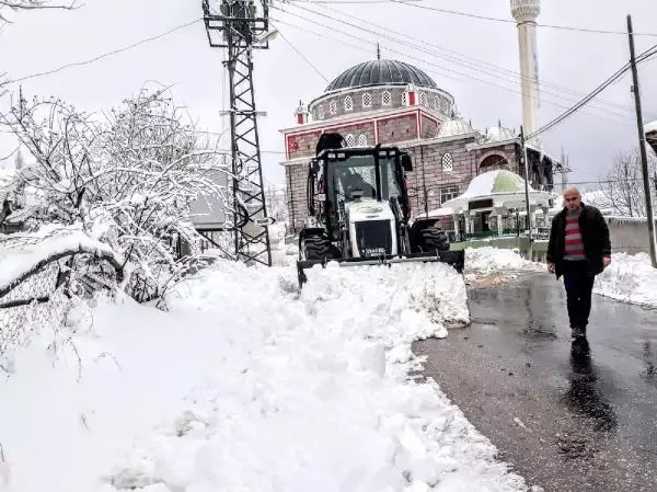 TRABZON Karadeniz'de kar nedeniyle 71 köy yolu kapandı TRABZON Karadeniz'de kar nedeniyle 71 köy yolu kapandı