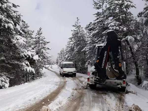 TRABZON Karadeniz'de kar nedeniyle 71 köy yolu kapandı TRABZON Karadeniz'de kar nedeniyle 71 köy yolu kapandı