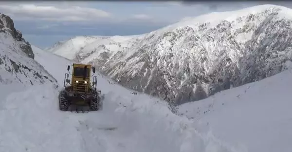 TRABZON Karadeniz'de kar nedeniyle 71 köy yolu kapandı TRABZON Karadeniz'de kar nedeniyle 71 köy yolu kapandı