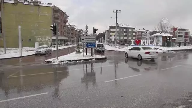 Kar yağışı etkili oluyor Kar yağışı etkili oluyor