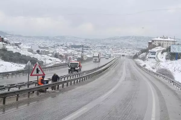 MANİSA Kula'da kar yağışı etkili oluyor MANİSA Kula'da kar yağışı etkili oluyor