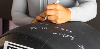 Luna Rossa Takımı'nın imzaladığı F1 lastiği açık artırmada!