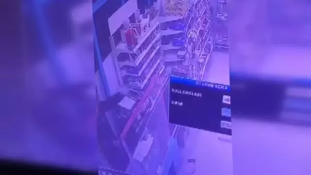 Markete soygun girişimi güvenlik kamerasında Markete soygun girişimi güvenlik kamerasında