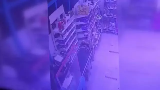 Markete soygun girişimi güvenlik kamerasında Markete soygun girişimi güvenlik kamerasında