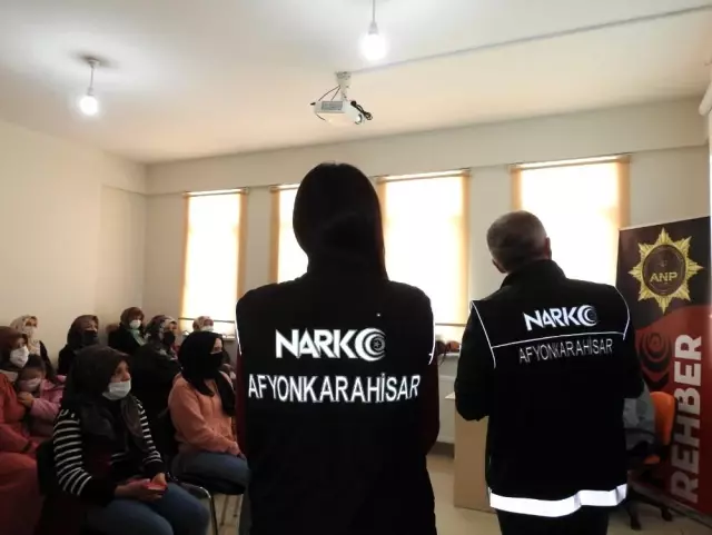 Narkotik polisi anne ve anne adaylarına uyuşturucu ile mücadeleyi anlattı Narkotik polisi anne ve anne adaylarına uyuşturucu ile mücadeleyi anlattı