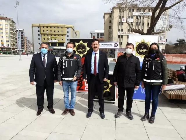 Narkotik polisi anne ve anne adaylarına uyuşturucu ile mücadeleyi anlattı Narkotik polisi anne ve anne adaylarına uyuşturucu ile mücadeleyi anlattı