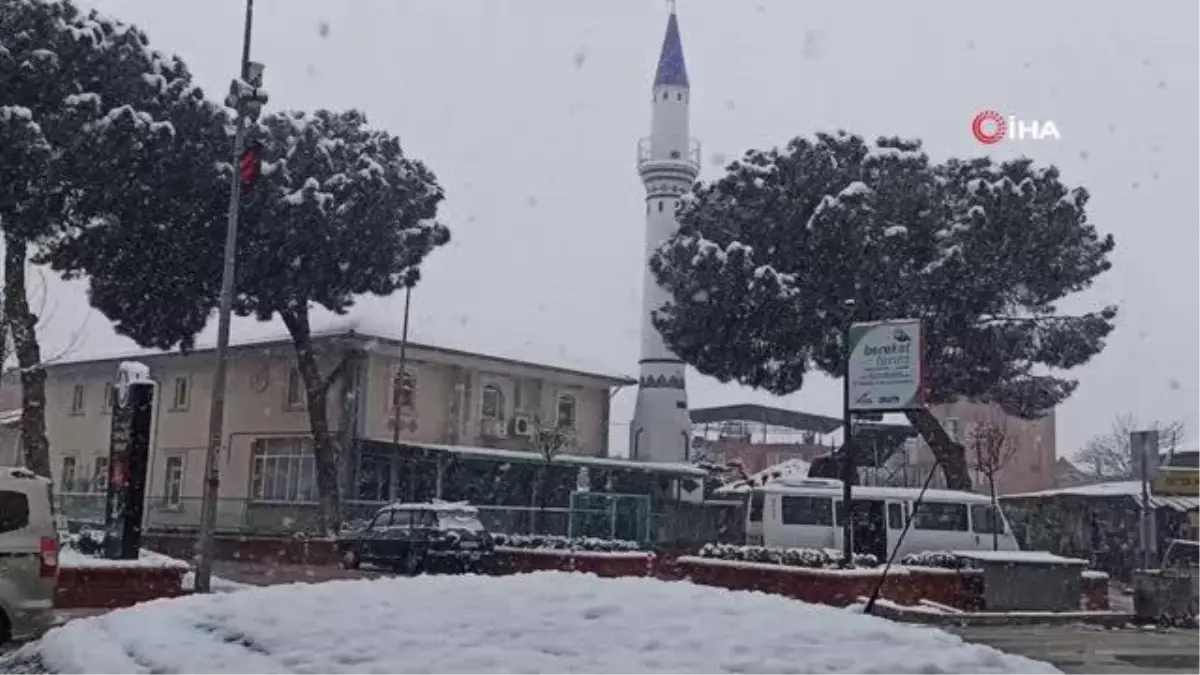 Ödemiş Ovası'na kar yağdı, bakla ve bezelye üreticileri tedirgin