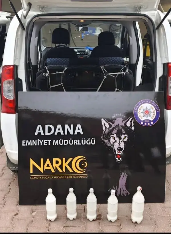 Otomobilin yakıt deposuna gizlenmiş 5 kilo metamfetamin ele geçirildi Otomobilin yakıt deposuna gizlenmiş 5 kilo metamfetamin ele geçirildi
