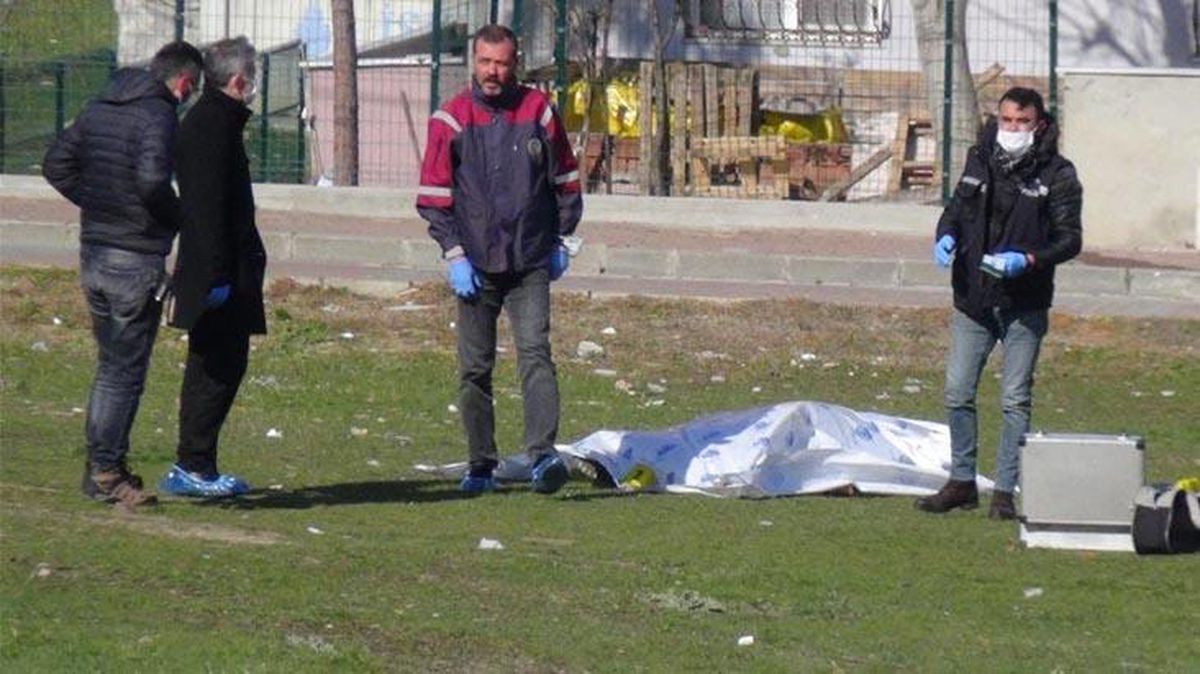 Polisin dakikalarca ikna etmeye çalıştığı genç, tetiği çekip yaşamına son verdi