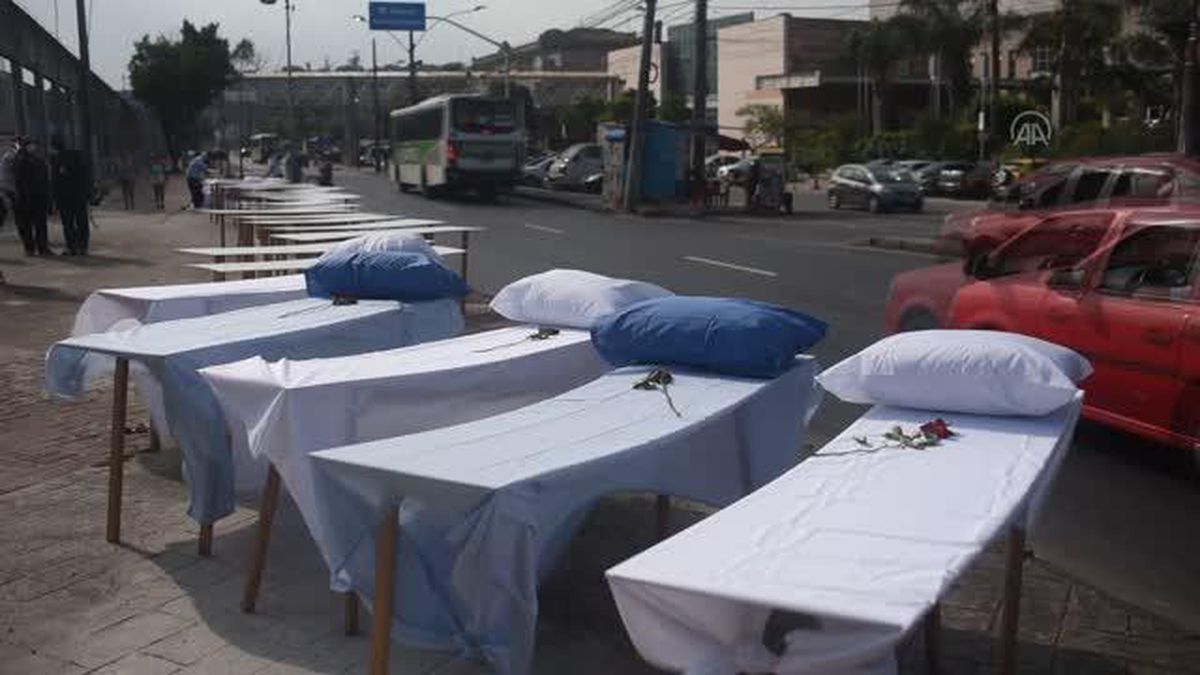 RIO DE JANEIRO - Brezilya'da Kovid-19 nedeniyle ölenlerin sayısı 300 bini geçti