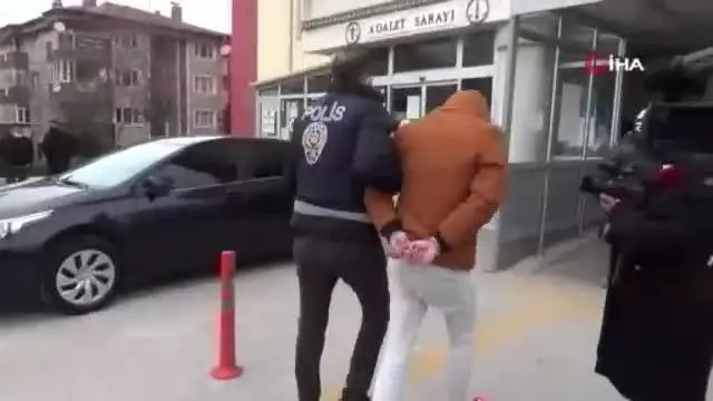 Savcılık 'çiğ köfte dürümünün' silah sayılmasını istedi Savcılık 'çiğ köfte dürümünün' silah sayılmasını istedi