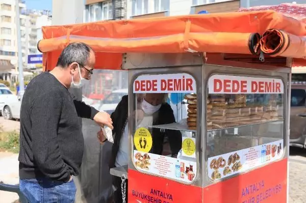 Son dakika haberi! 'Simitçi Dede'den güvene dayalı self servis Son dakika haberi! 'Simitçi Dede'den güvene dayalı self servis