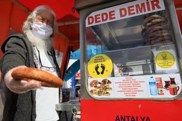 Son dakika haberi! 'Simitçi Dede'den güvene dayalı self servis Son dakika haberi! 'Simitçi Dede'den güvene dayalı self servis