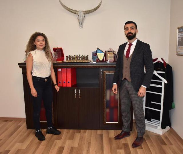 AVM'de ıslak zemine basıp düşen spor eğitmeni, açtığı davada tazminat kazandı