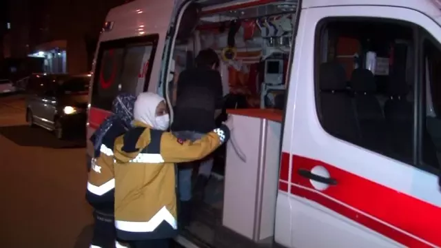 Sultanbeyli'de kısıtlamayı delen sürücü minibüs ile kafa kafa çarpıştı: 2 yaralı Sultanbeyli'de kısıtlamayı delen sürücü minibüs ile kafa kafa çarpıştı: 2 yaralı