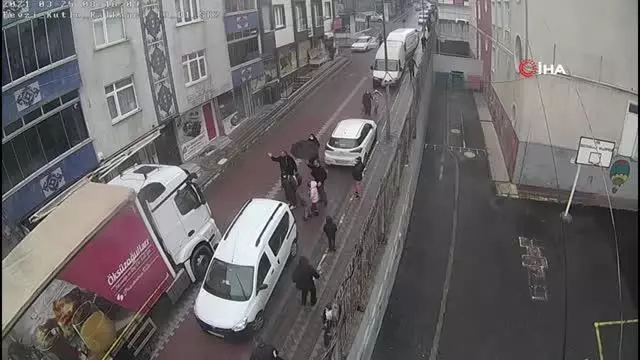 Sultangazi'de okula giden çocuk kamyonun altında kaldı Sultangazi'de okula giden çocuk kamyonun altında kaldı