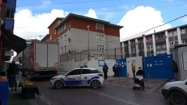 Son Dakika | SULTANGAZİ'DE OKULA GİDERKEN KAMYONUN ALTINDA KALAN KÜÇÜK ÇOCUK ÖLDÜ 2 Son Dakika | SULTANGAZİ'DE OKULA GİDERKEN KAMYONUN ALTINDA KALAN KÜÇÜK ÇOCUK ÖLDÜ 2