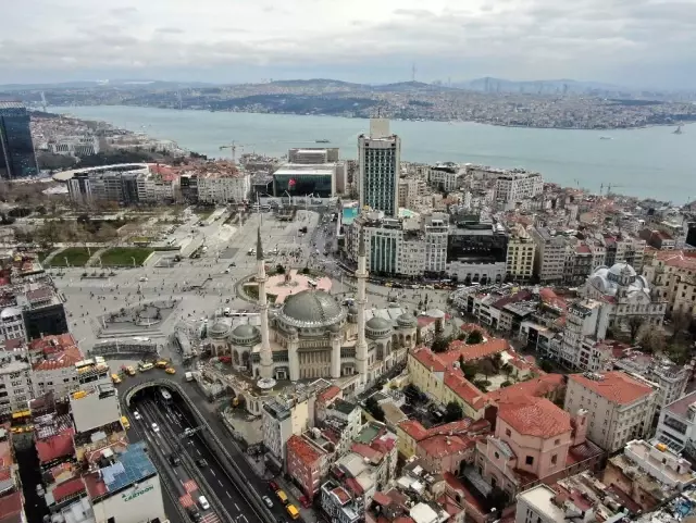 Taksim Camii Ramazan ayına hazırlanıyor Taksim Camii Ramazan ayına hazırlanıyor