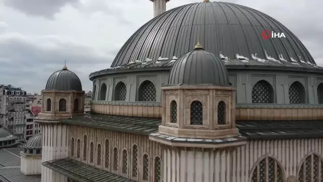 Taksim Camii Ramazan ayına hazırlanıyor Taksim Camii Ramazan ayına hazırlanıyor