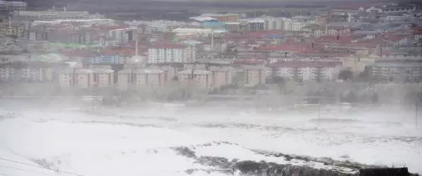 ERZURUM Tendürek Dağı'nda tipi; TIR sürücüleri yolda kaldı