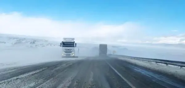 ERZURUM Tendürek Dağı'nda tipi; TIR sürücüleri yolda kaldı