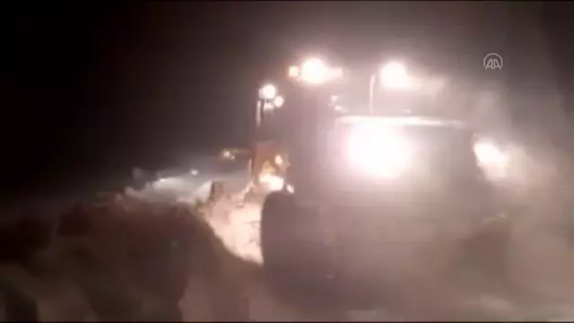 Tipide mahsur kalan Aras EDAŞ ekipleri kurtarıldı Tipide mahsur kalan Aras EDAŞ ekipleri kurtarıldı