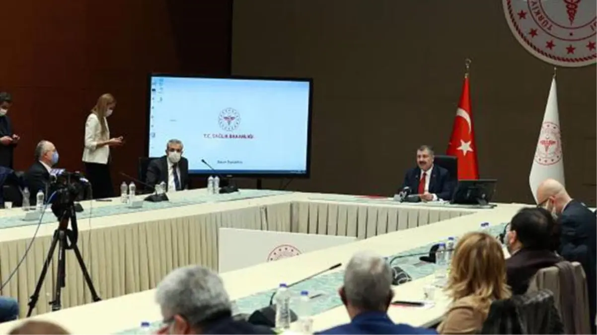 Tüm gözlerin çevrildiği Bilim Kurulu toplantısı başladı! 30 bine dayanan vakalar kısıtlamaları geri getirebilir