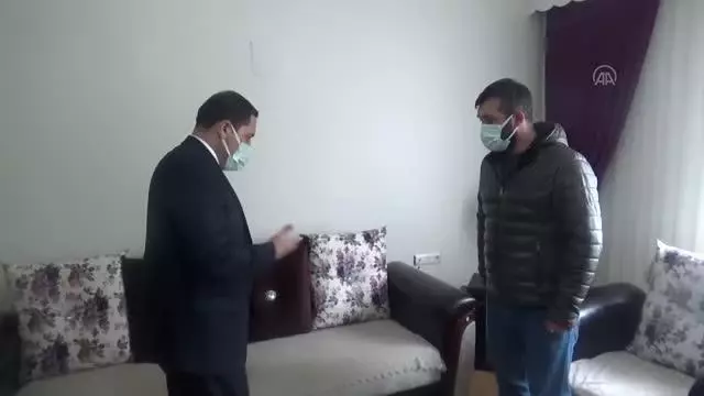 Vali Masatlı, 7 aylık hamileyken yakalandığı Kovid-19 nedeniyle hayatını kaybeden kadının eşini ziyaret etti Vali Masatlı, 7 aylık hamileyken yakalandığı Kovid-19 nedeniyle hayatını kaybeden kadının eşini ziyaret etti