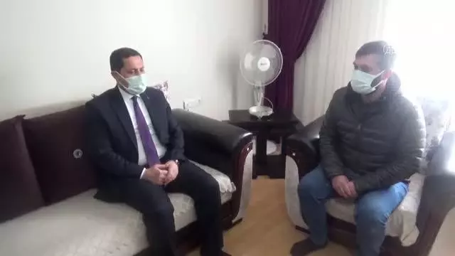 Vali Masatlı, 7 aylık hamileyken yakalandığı Kovid-19 nedeniyle hayatını kaybeden kadının eşini ziyaret etti Vali Masatlı, 7 aylık hamileyken yakalandığı Kovid-19 nedeniyle hayatını kaybeden kadının eşini ziyaret etti
